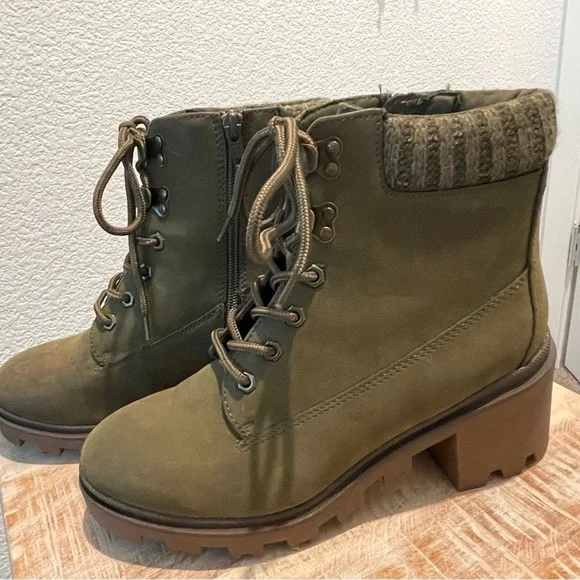 Universal Thread - Picture 1 of 7